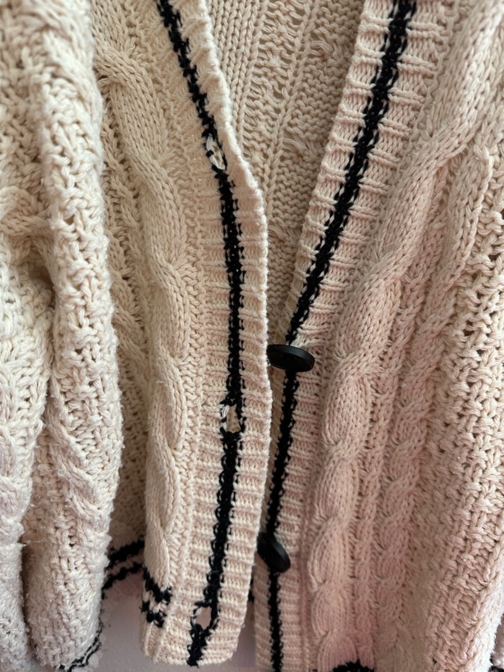 Taylor swift Cream Cable Knit V-Neck Button Cardigan with Black Trim - Picture 6 of 9